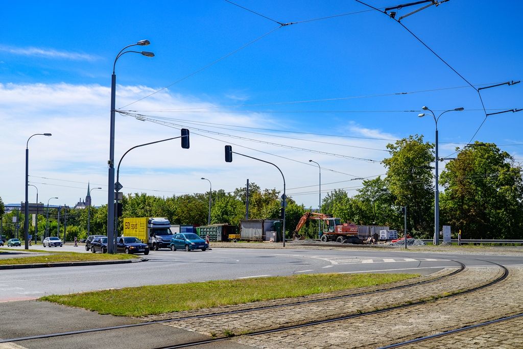 Obnova kanalizace na Karlovarské třídě (foto: M. Pecuch, 6.8.2018)