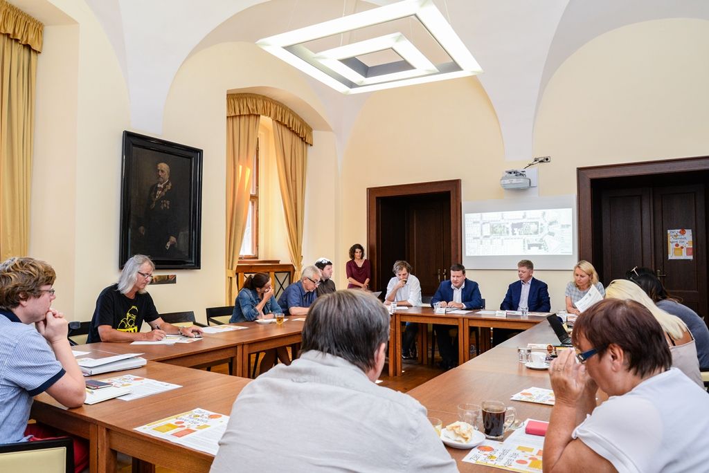 Tisková konference k obnově Jiráskova náměstí v Plzni (foto: M. Pecuch, 14.8.2018)