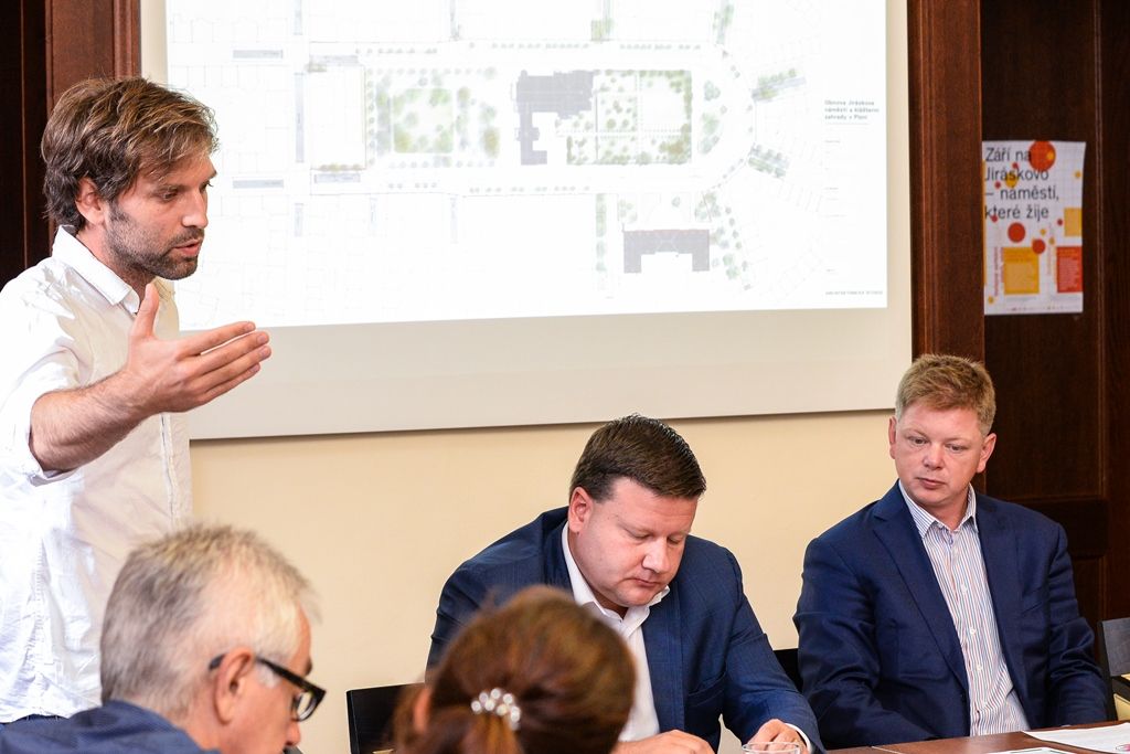 Tisková konference k obnově Jiráskova náměstí v Plzni (foto: M. Pecuch, 14.8.2018)