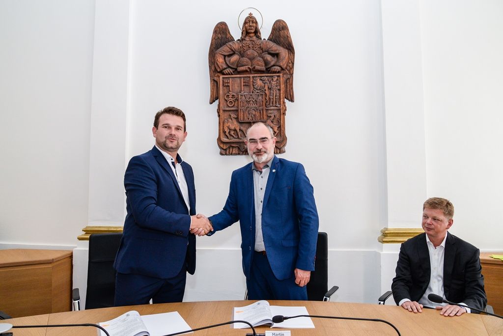 Plzeň podepsala smlouvu na prodloužení tramvajové trati na Borská pole