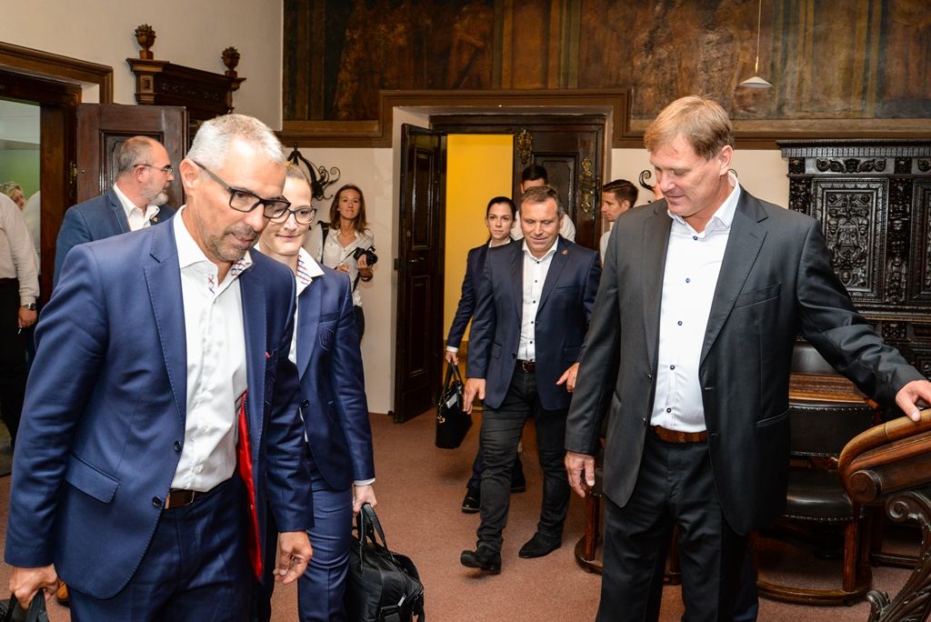 Zástupci IHF a HC Škoda Plzeň navštívili plzeňskou radnici (foto: M. Pecuch, 30.8.2018)