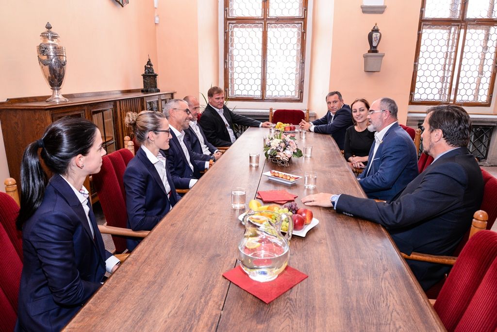 Zástupci IHF a HC Škoda Plzeň navštívili plzeňskou radnici (foto: M. Pecuch, 30.8.2018)