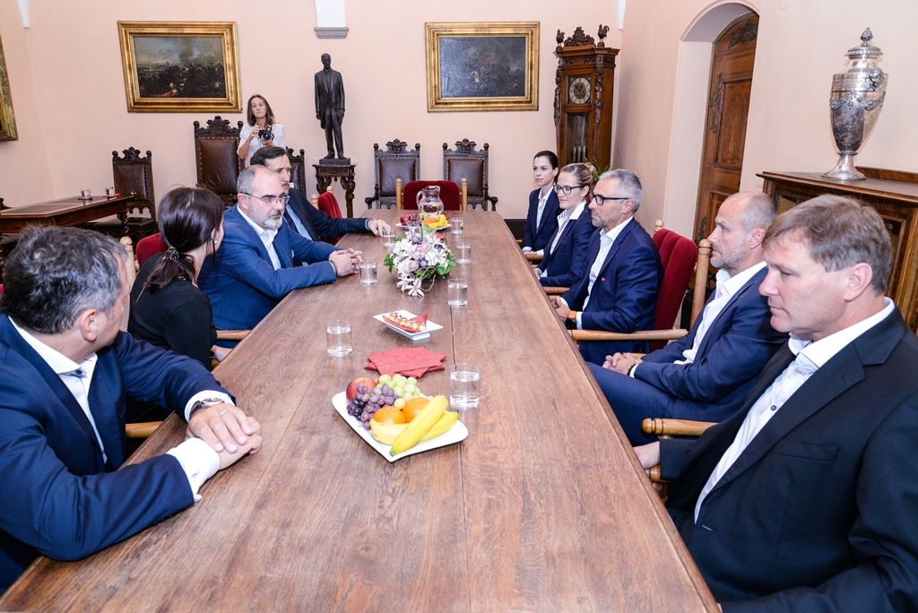 Zástupci IHF a HC Škoda Plzeň navštívili plzeňskou radnici (foto: M. Pecuch, 30.8.2018)