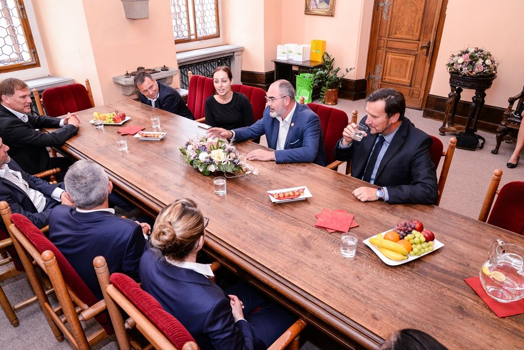 Zástupci IHF a HC Škoda Plzeň navštívili plzeňskou radnici (foto: M. Pecuch, 30.8.2018)