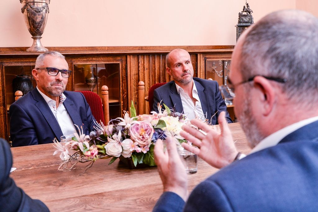 Zástupci IHF a HC Škoda Plzeň navštívili plzeňskou radnici (foto: M. Pecuch, 30.8.2018)