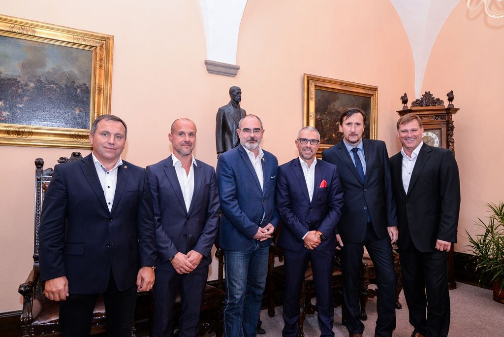 Zástupci IHF a HC Škoda Plzeň navštívili plzeňskou radnici