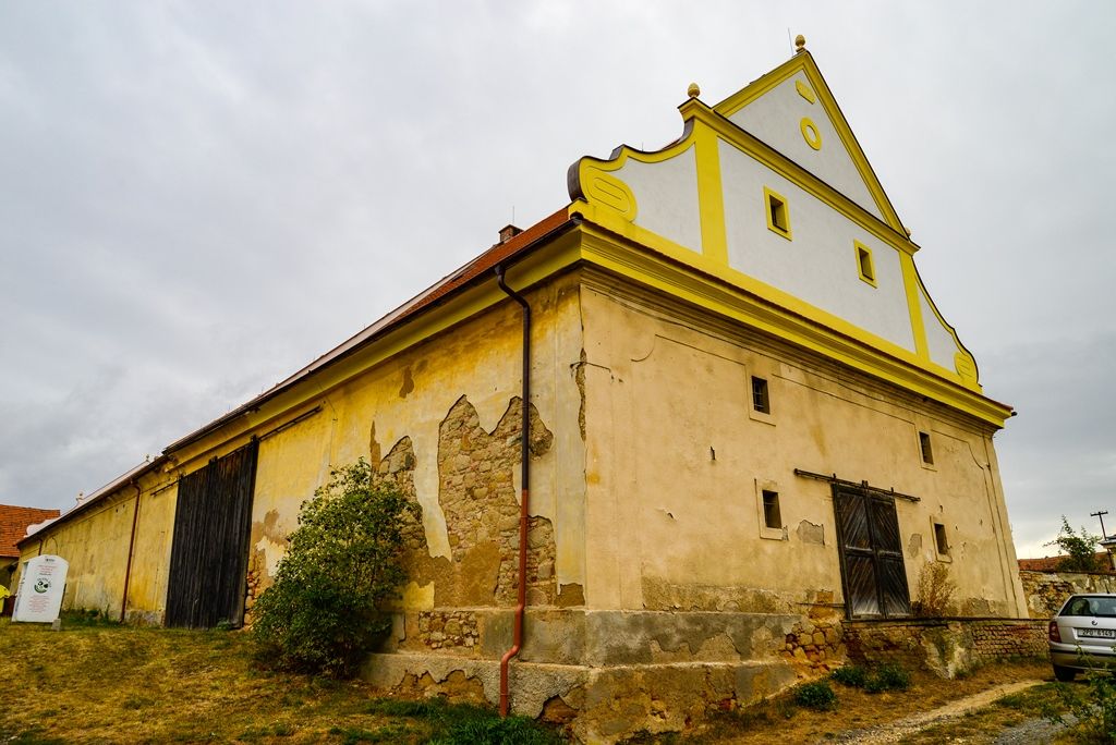 Litická stodola a sýpka (foto: M. Pecuch, 30.8.2018)