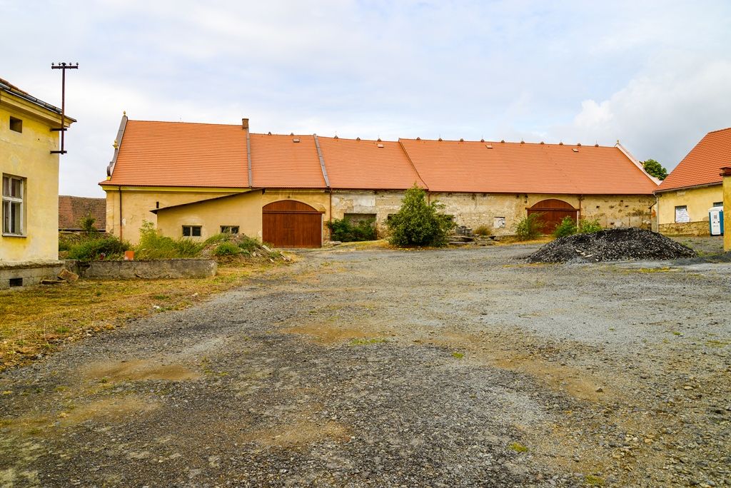 Litická stodola a sýpka (foto: M. Pecuch, 30.8.2018)