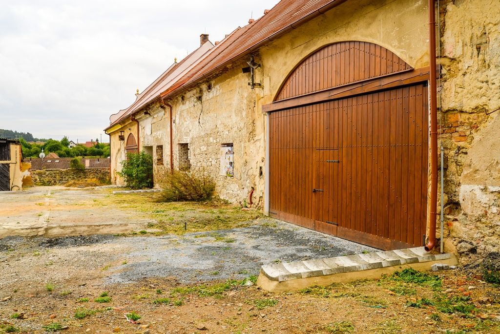 Litická stodola a sýpka (foto: M. Pecuch, 30.8.2018)