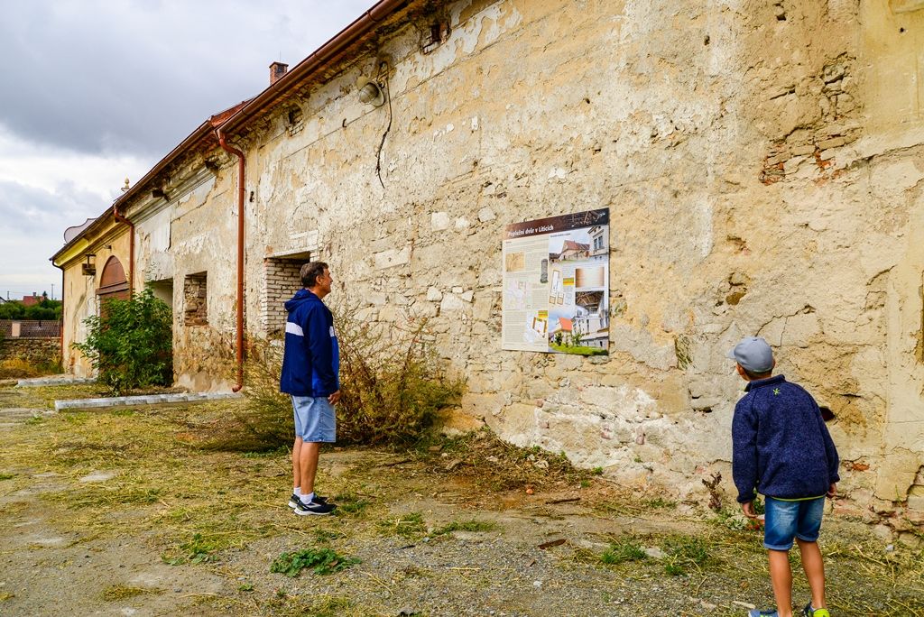 Litická stodola a sýpka (foto: M. Pecuch, 30.8.2018)
