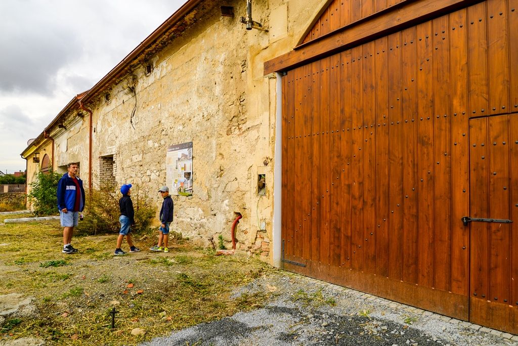 Litická stodola a sýpka (foto: M. Pecuch, 30.8.2018)