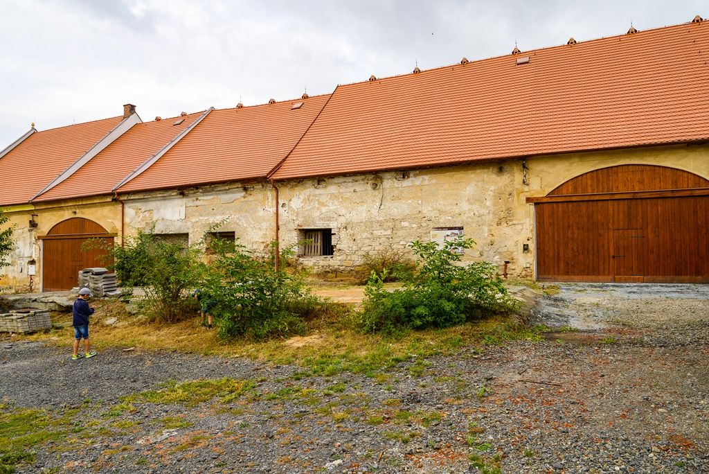 Litická stodola a sýpka (foto: M. Pecuch, 30.8.2018)