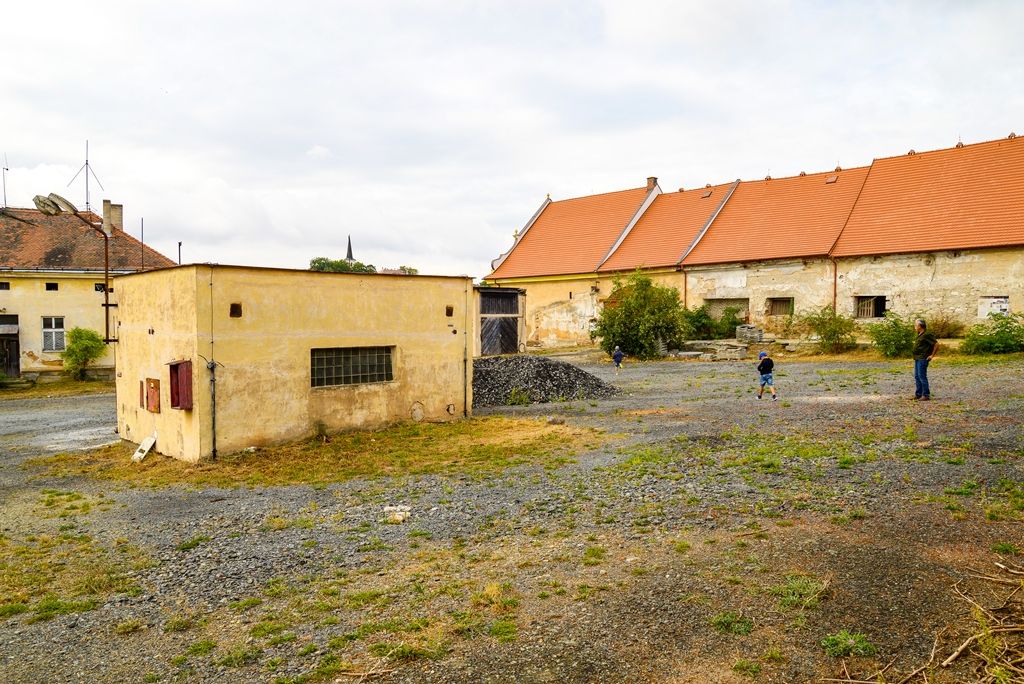 Litická stodola a sýpka (foto: M. Pecuch, 30.8.2018)