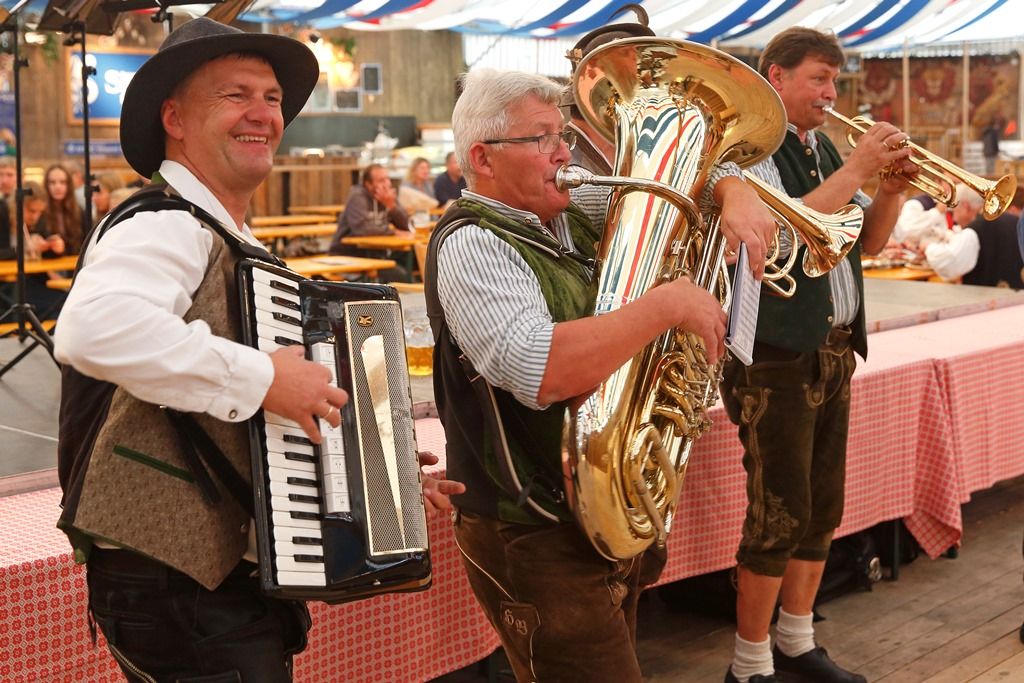 Lidová slavnost v Regensburgu (2-9.2018, zdroj fotografií: město Regensburg/ A. Jarošová)
