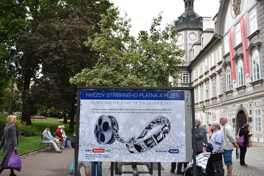 Výstava Hvězdy stříbrného plátna ve Smetanových sadech (foto: A. Jarošová, 3.9.2018)