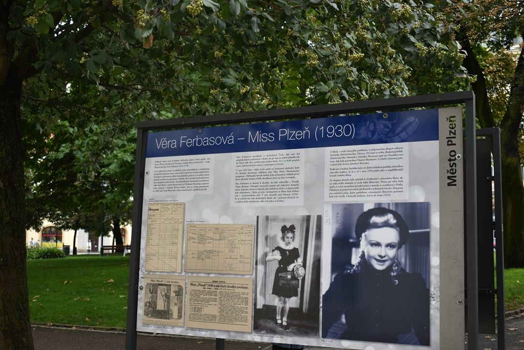 Výstava Hvězdy stříbrného plátna ve Smetanových sadech (foto: A. Jarošová, 3.9.2018)