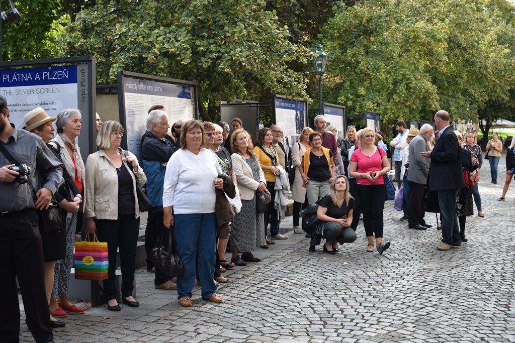 Výstava Hvězdy stříbrného plátna ve Smetanových sadech (foto: A. Jarošová, 3.9.2018)