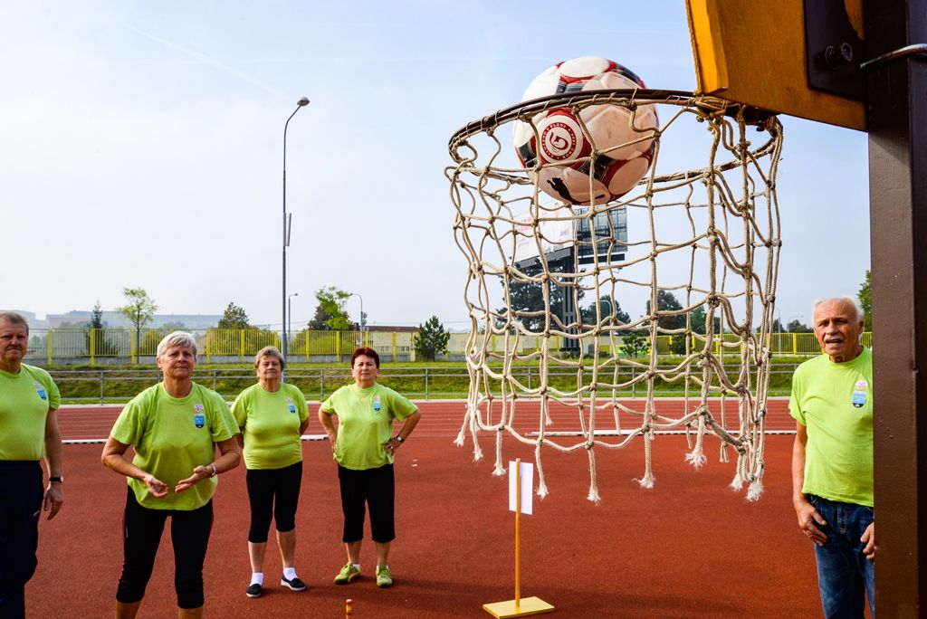 Senioři změřili své síly na atletickém stadionu (foto: M. Pecuch, 5.9.2018)