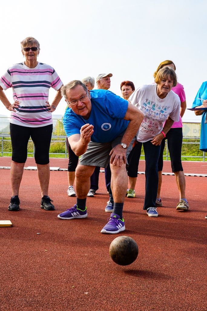 Senioři změřili své síly na atletickém stadionu (foto: M. Pecuch, 5.9.2018)