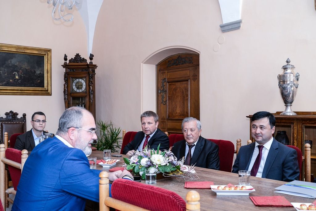 Primátor Martin Zrzavecký přijal delegaci Uzbekistánu (fotografie: M. Pecuch, 11.9.2018)