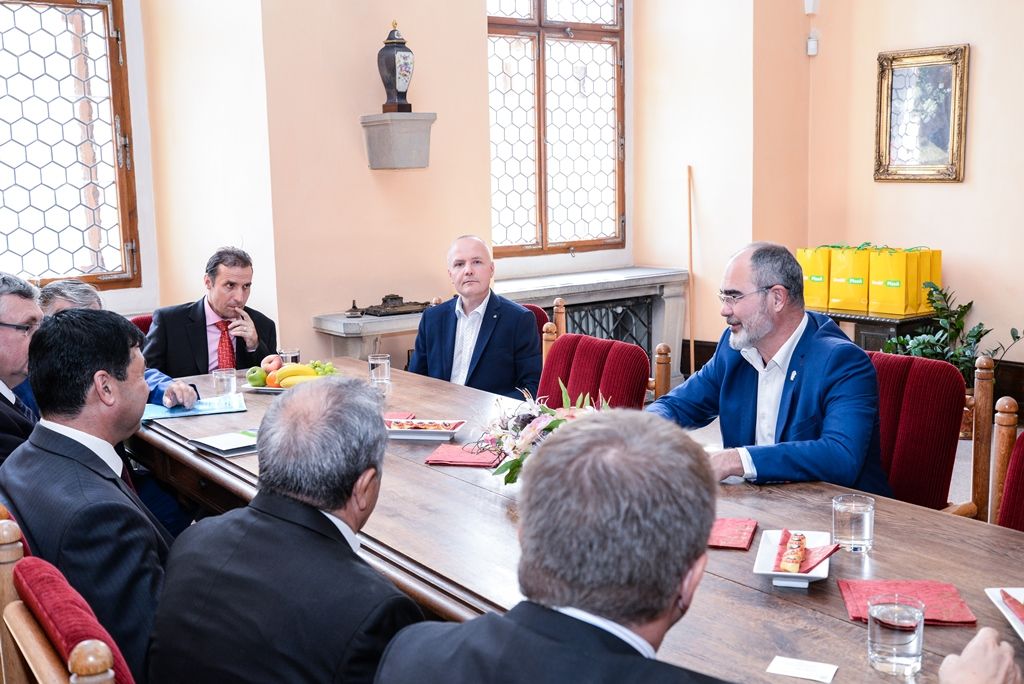 Primátor Martin Zrzavecký přijal delegaci Uzbekistánu (fotografie: M. Pecuch, 11.9.2018)