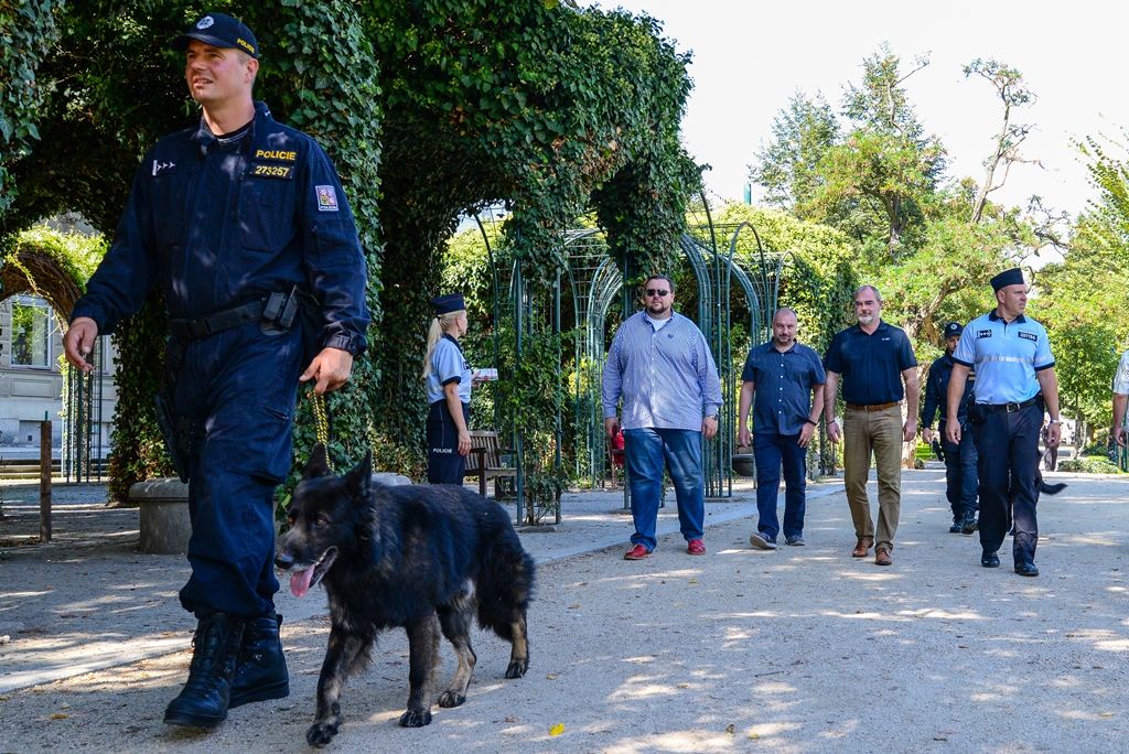 Preventivní kontrola osob bez domova v sadovém okruhu (foto: M. Pecuch, 10.9.2018)