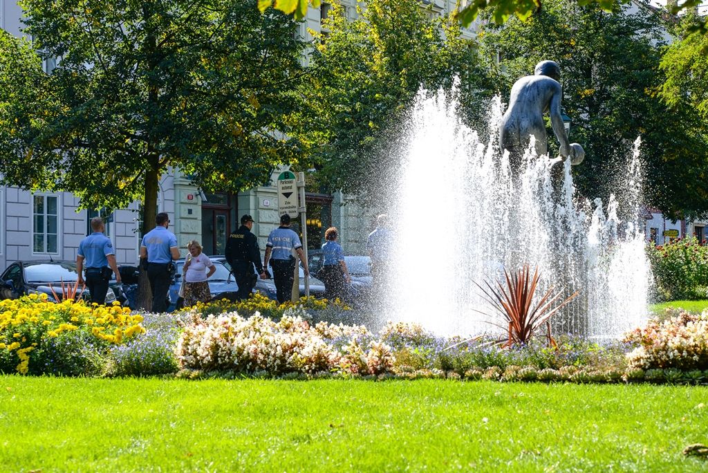 Preventivní kontrola osob bez domova v sadovém okruhu (foto: M. Pecuch, 10.9.2018)