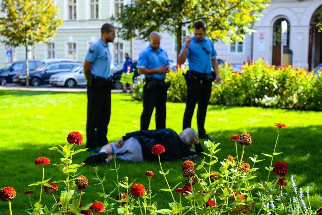 Preventivní kontrola osob bez domova v sadovém okruhu (foto: M. Pecuch, 10.9.2018)