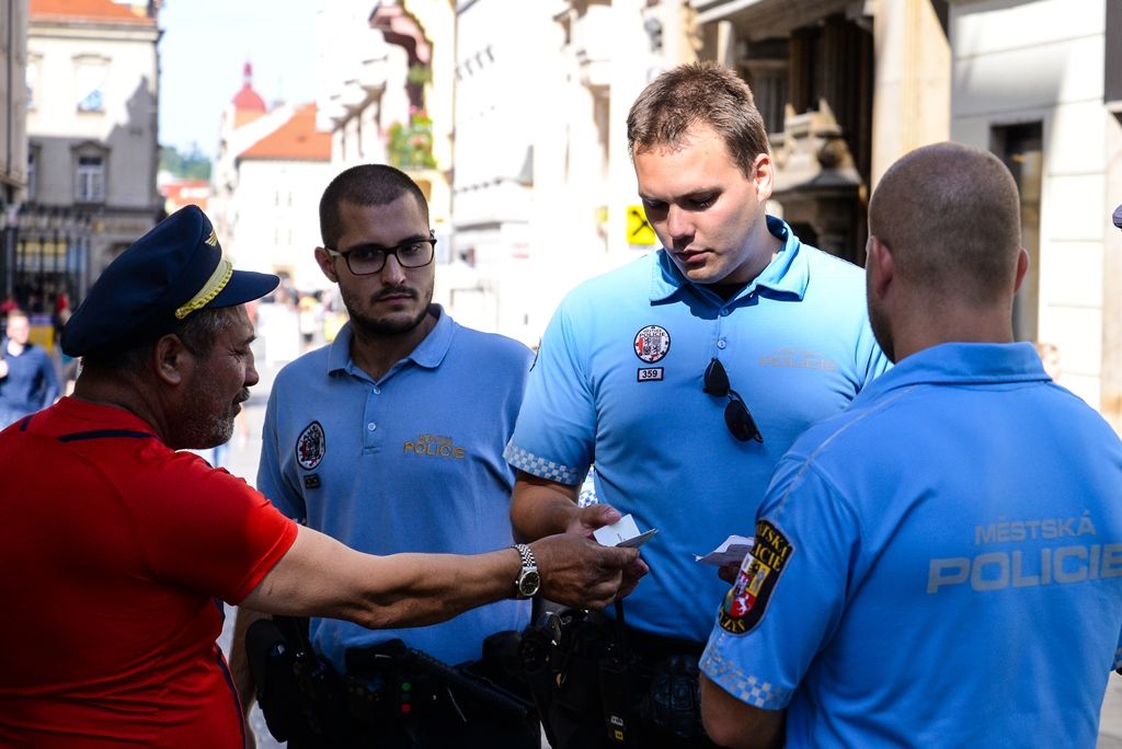 Preventivní kontrola osob bez domova v sadovém okruhu (foto: M. Pecuch, 10.9.2018)