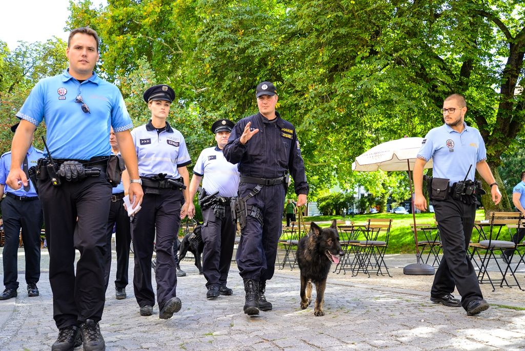 Preventivní kontrola osob bez domova v sadovém okruhu (foto: M. Pecuch, 10.9.2018)