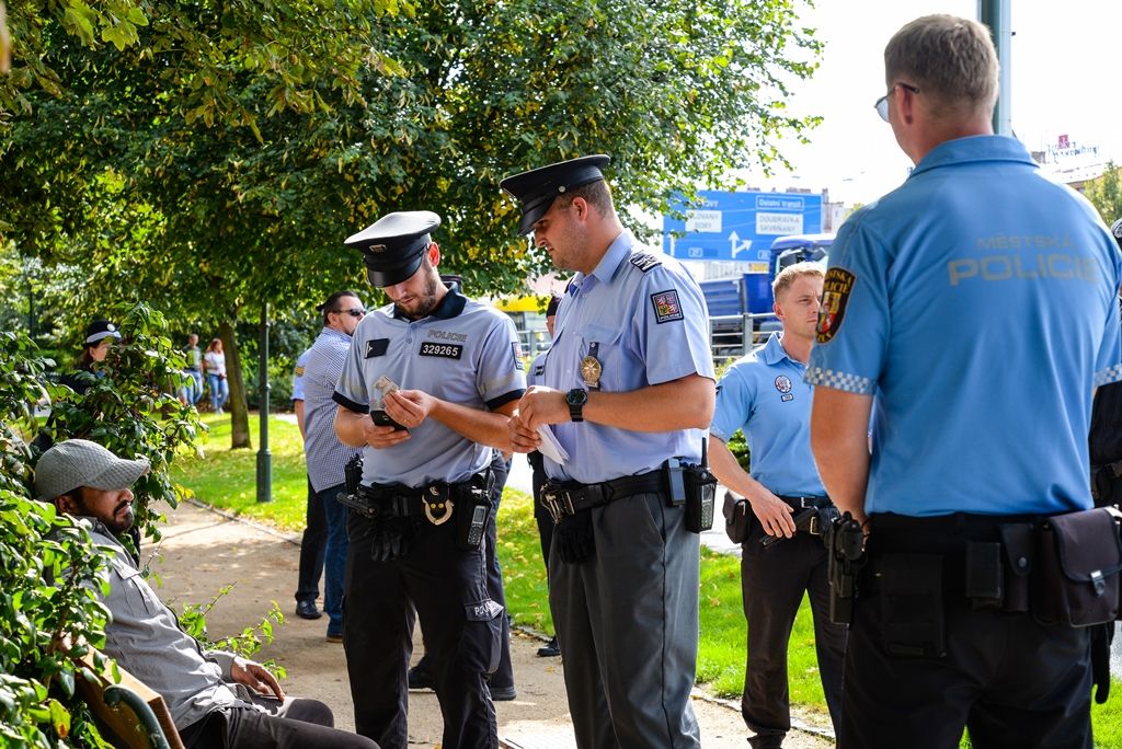 Preventivní kontrola osob bez domova v sadovém okruhu (foto: M. Pecuch, 10.9.2018)