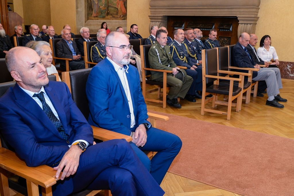 Letci udělili medaile ke stému výročí československého letectví (foto: M. Pecuch, 13.9.2018)