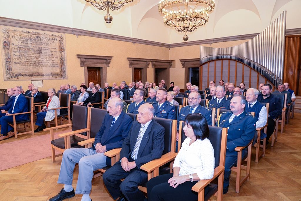 Letci udělili medaile ke stému výročí československého letectví (foto: M. Pecuch, 13.9.2018)