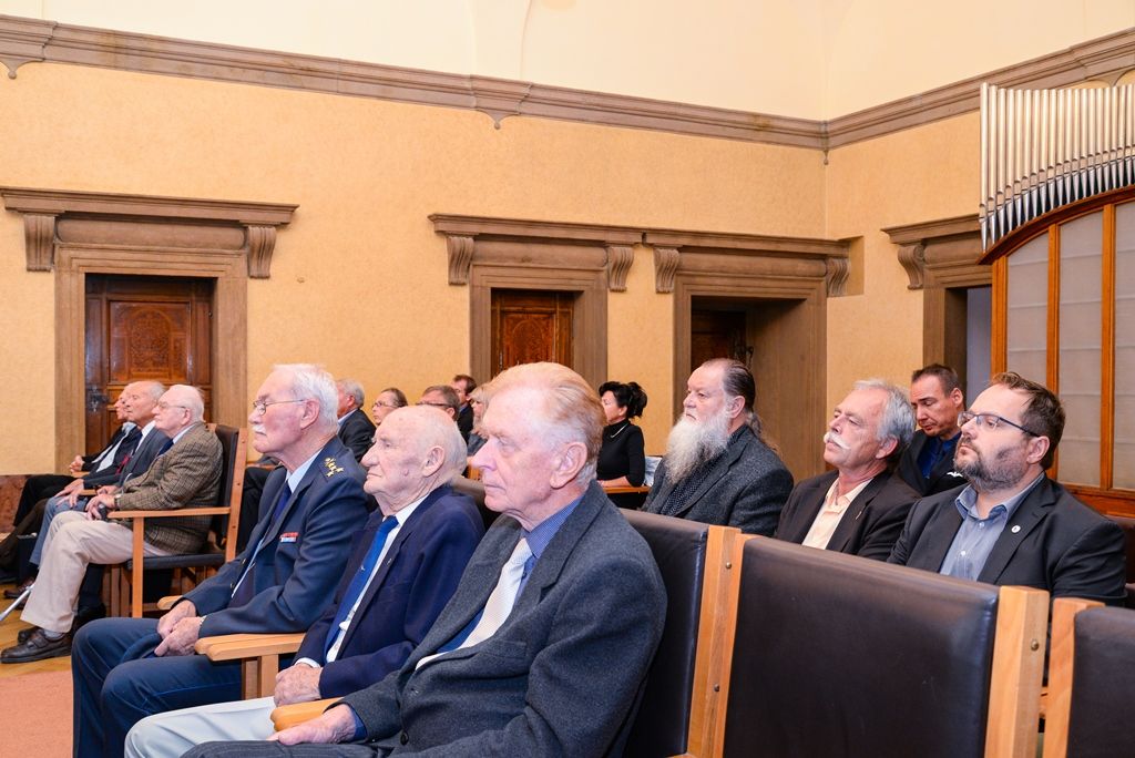 Letci udělili medaile ke stému výročí československého letectví (foto: M. Pecuch, 13.9.2018)