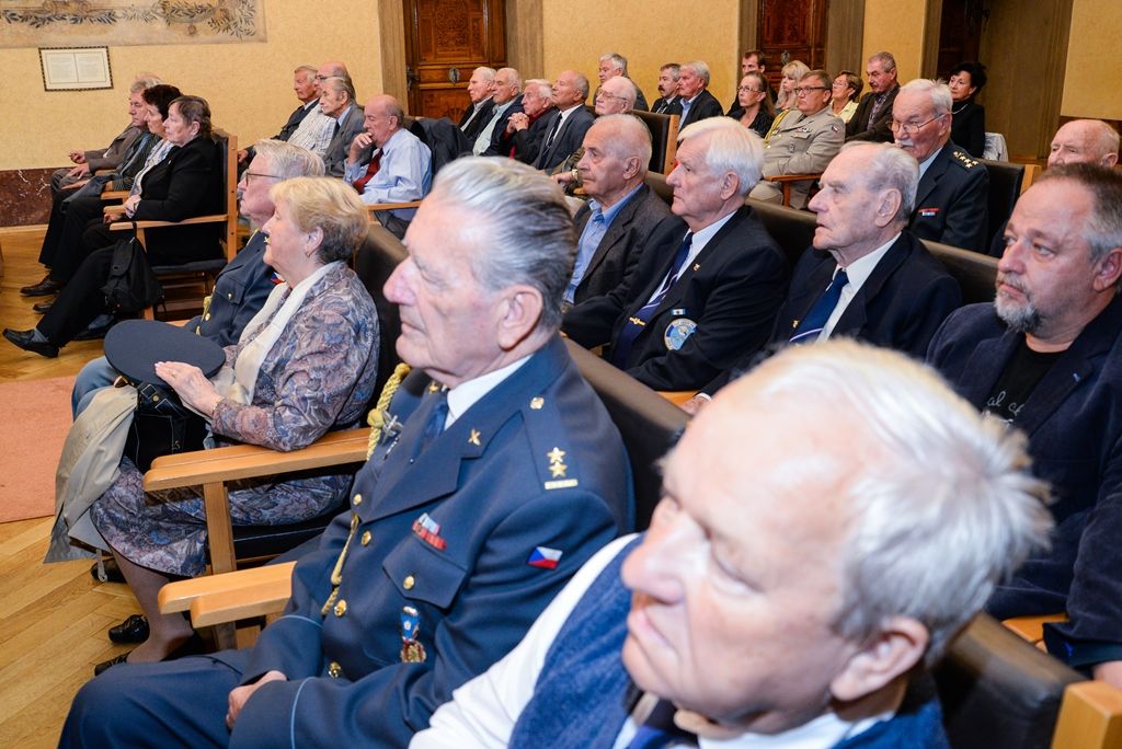 Letci udělili medaile ke stému výročí československého letectví (foto: M. Pecuch, 13.9.2018)