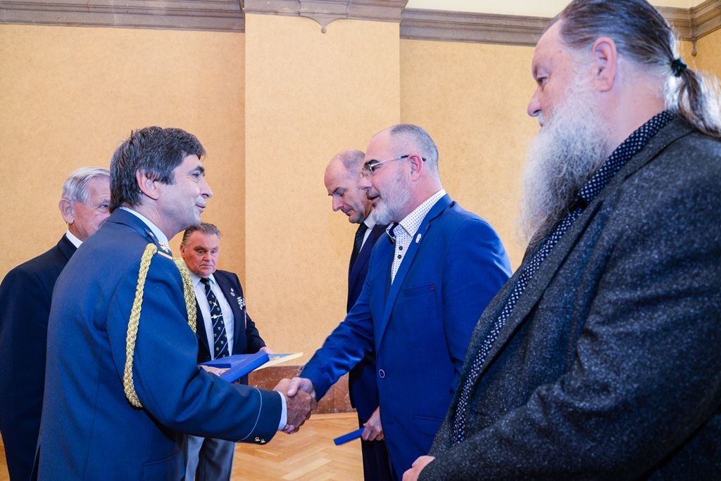 Letci udělili medaile ke stému výročí československého letectví (foto: M. Pecuch, 13.9.2018)
