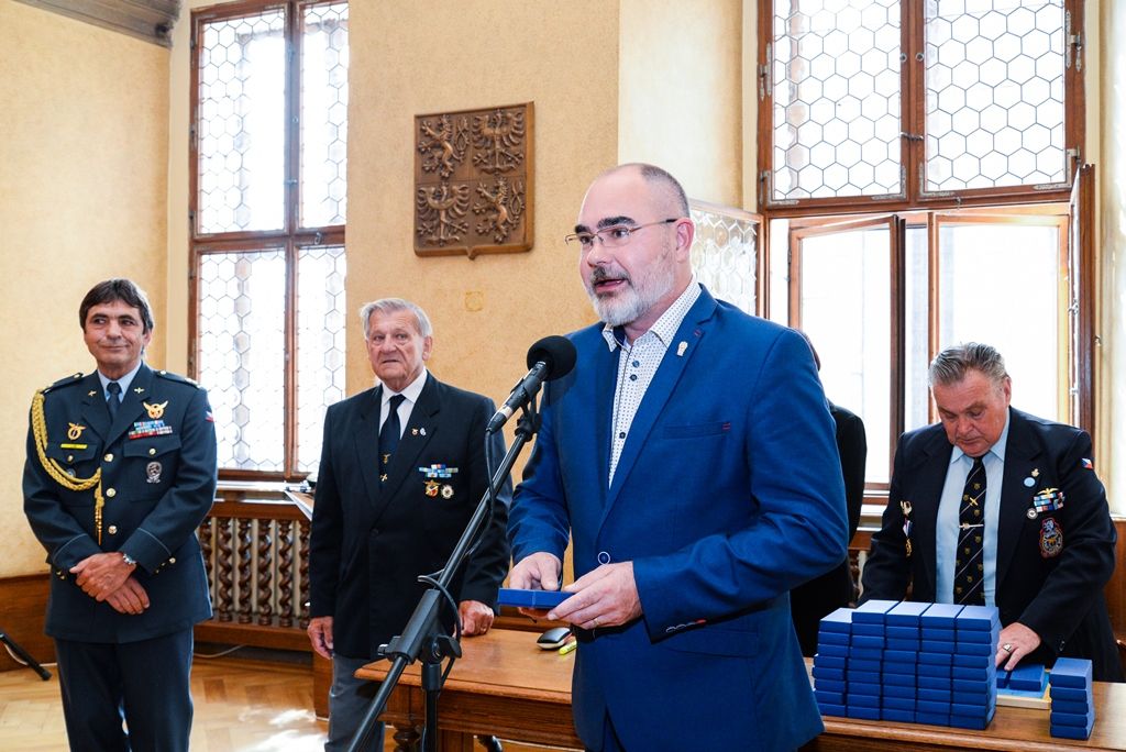 Letci udělili medaile ke stému výročí československého letectví (foto: M. Pecuch, 13.9.2018)