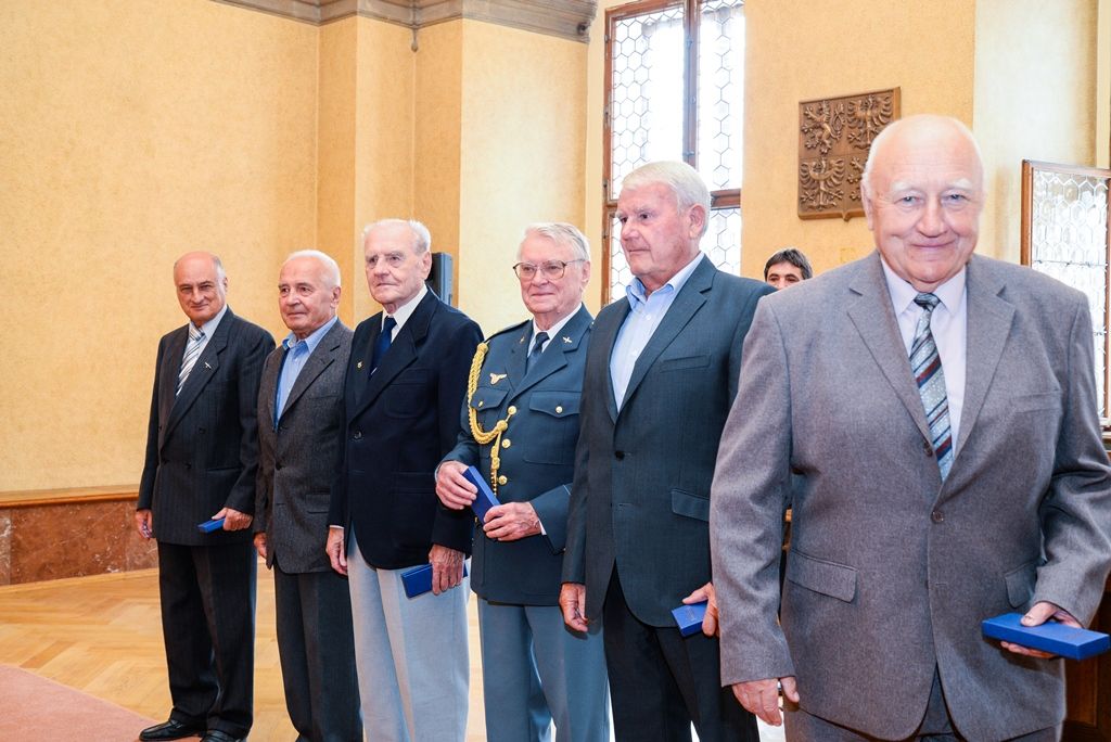Letci udělili medaile ke stému výročí československého letectví (foto: M. Pecuch, 13.9.2018)