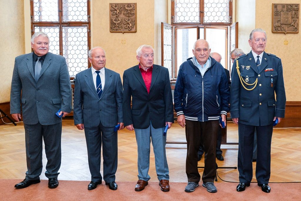 Letci udělili medaile ke stému výročí československého letectví (foto: M. Pecuch, 13.9.2018)