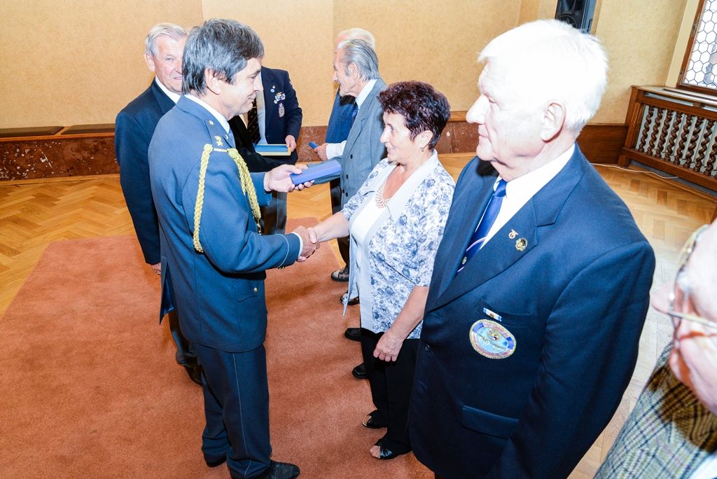 Letci udělili medaile ke stému výročí československého letectví (foto: M. Pecuch, 13.9.2018)