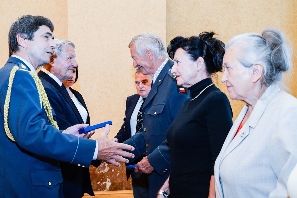 Letci udělili medaile ke stému výročí československého letectví (foto: M. Pecuch, 13.9.2018)