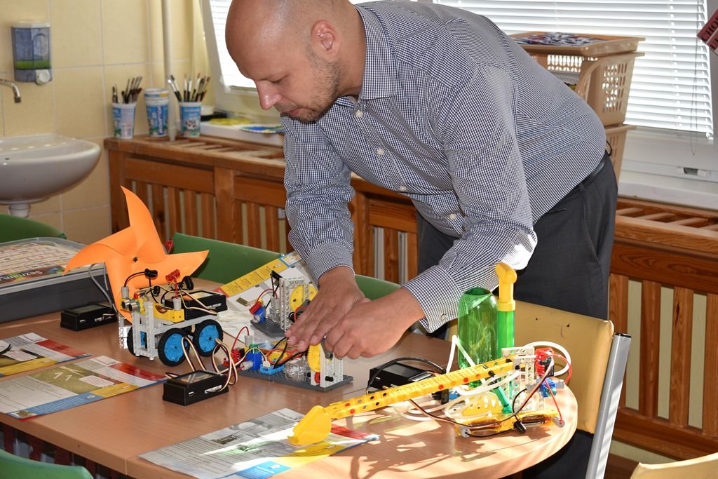 Školáci v Plzni mají k dispozici špičkové stavebnice i další pomůcky (foto: A. Jarošová, 25.9.2018)