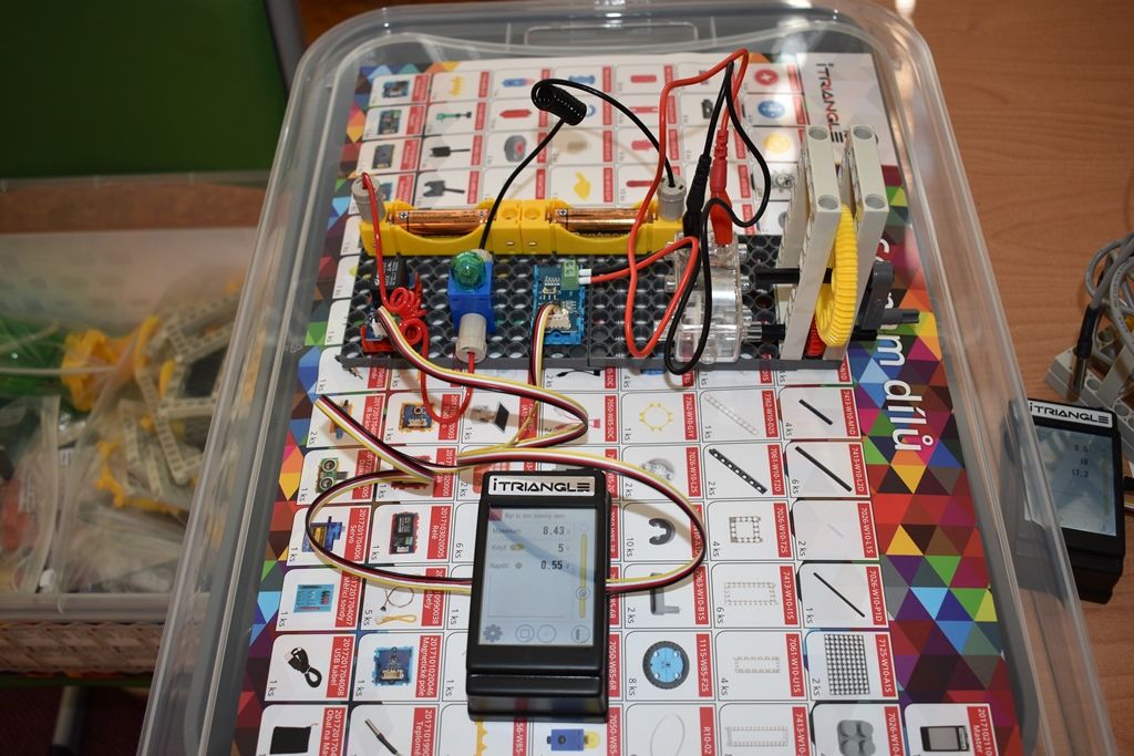 Školáci v Plzni mají k dispozici špičkové stavebnice i další pomůcky (foto: A. Jarošová, 25.9.2018)