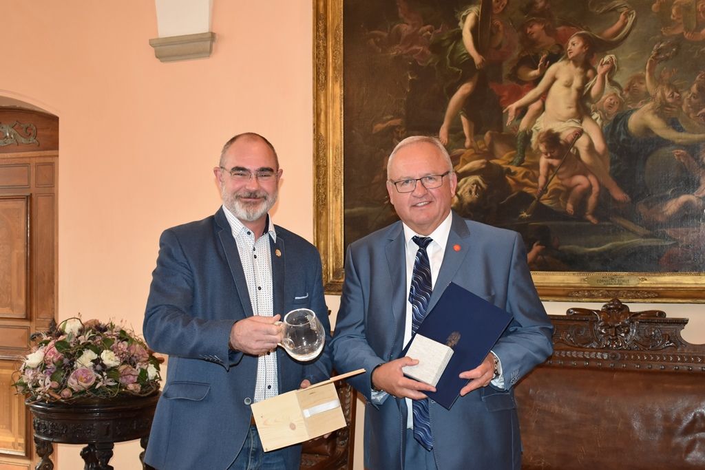 Primátor předal městskou pečeť obchodnímu sládkovi Václavu Berkovi (foto: M. Fialová, 25.9.2018)