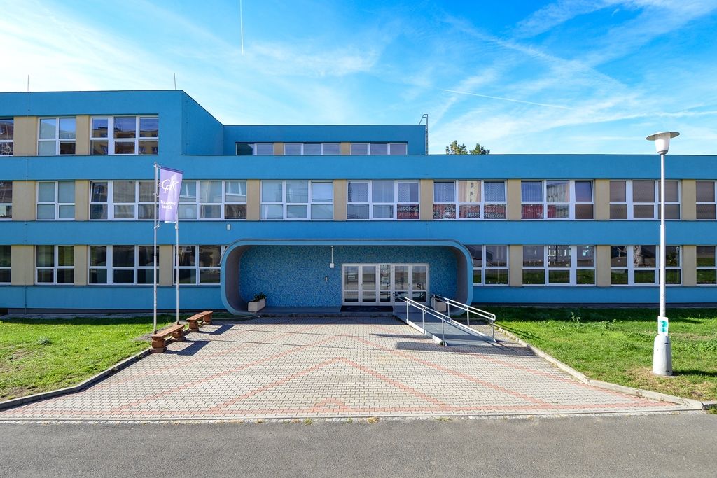 Gymnázium Františka Křižíka má nový pavilon jazyků (foto: M. Pecuch, 26.9.2018)