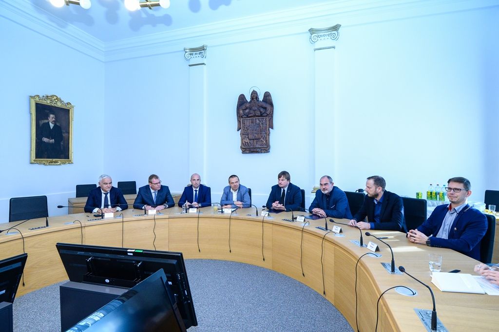 Zástupci čtyř stran podepsali v Plzni memorandum o koaliční spolupráci (foto: M. Pecuch, 17.10.2018)