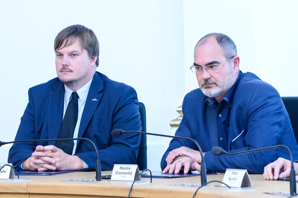Zástupci čtyř stran podepsali v Plzni memorandum o koaliční spolupráci (foto: M. Pecuch, 17.10.2018)