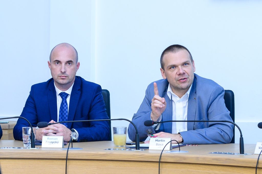 Zástupci čtyř stran podepsali v Plzni memorandum o koaliční spolupráci (foto: M. Pecuch, 17.10.2018)