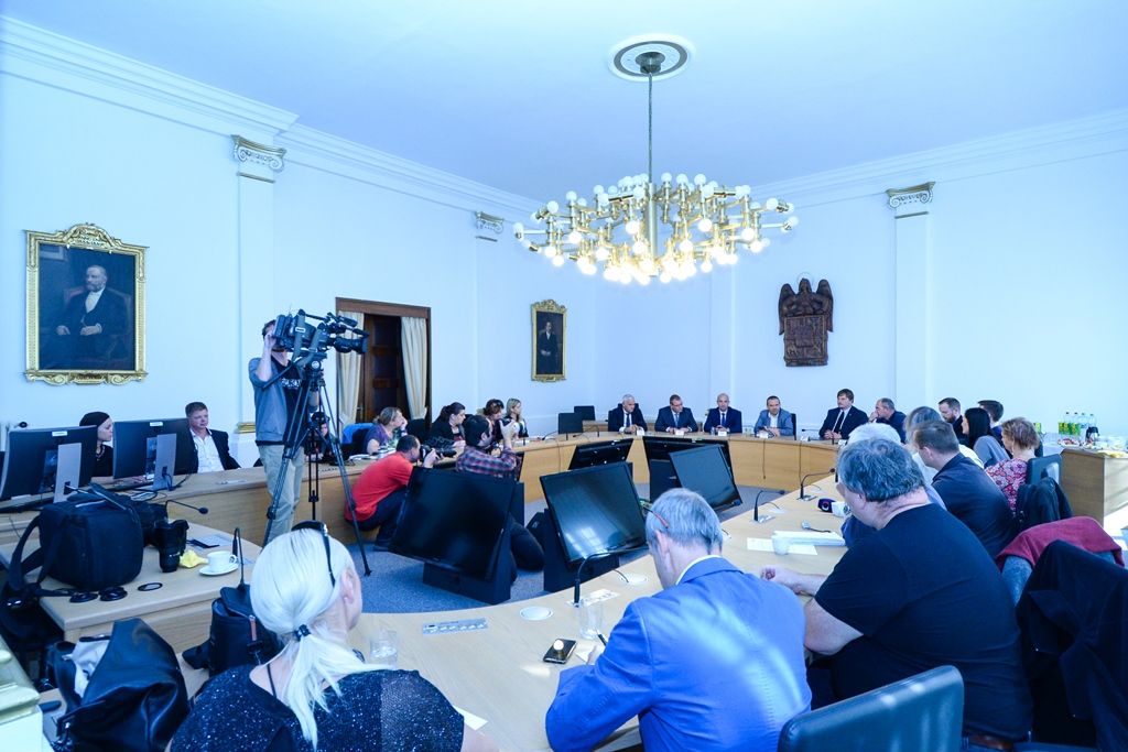 Zástupci čtyř stran podepsali v Plzni memorandum o koaliční spolupráci (foto: M. Pecuch, 17.10.2018)