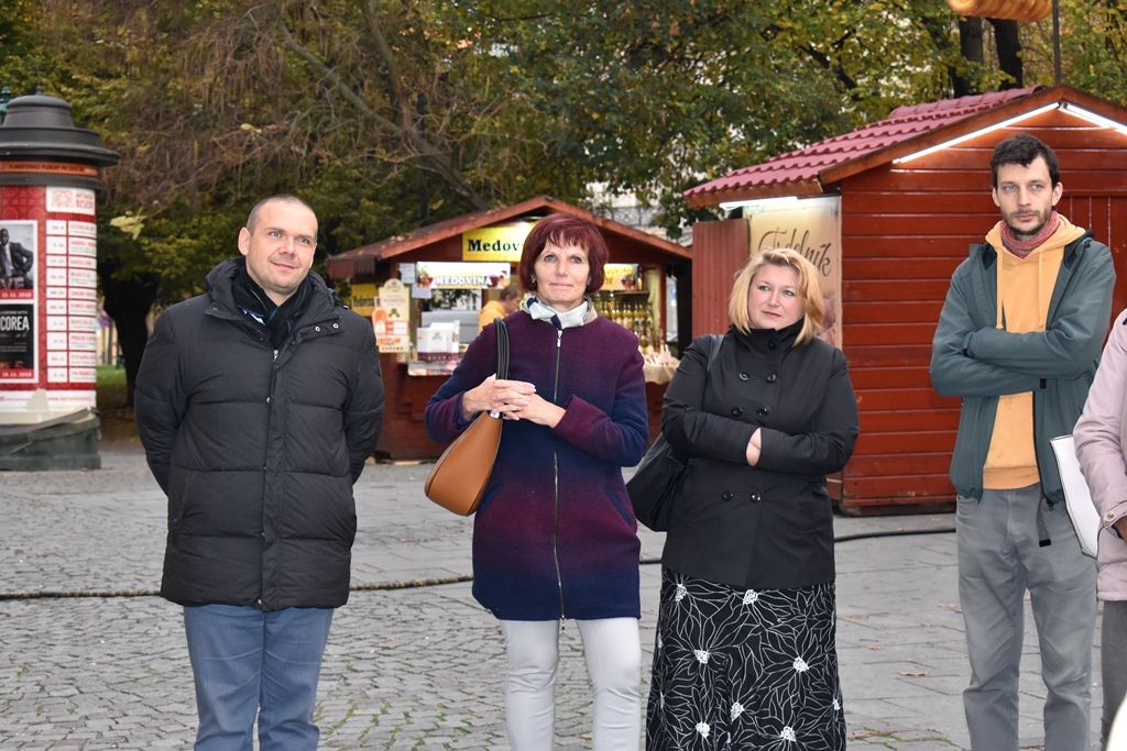 Výstava Ani kapka nazmar před Studijní a vědeckou knihovnou Plzeňského kraje (foto: A. Jarošová, 5.11.2018)